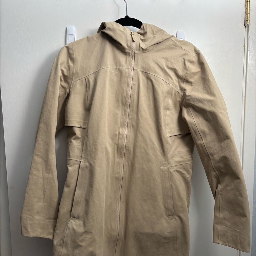 LULULEMON RAIN JACKET